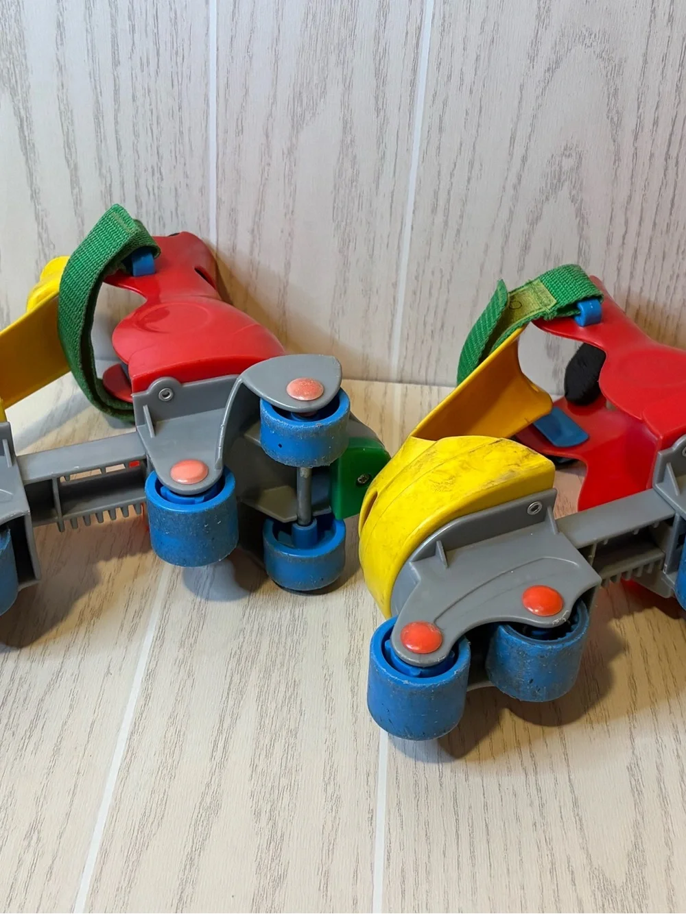 Vintage 1984 Fisher Price 1-2-3 Grow With Me Roller Skates Blades Adjustable